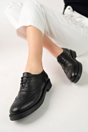 KADIN HAKİKİ DERİ SİYAH BAĞCIKLI AYAKKABI