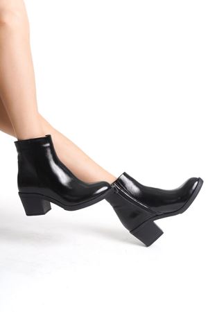 MİLANO HAKİKİ DERİ KADIN SİYAH RUGAN TOPUKLU BOT  