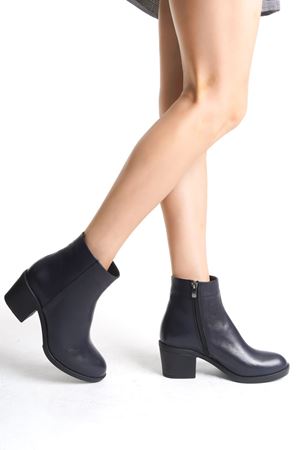 MİLANO HAKİKİ DERİ KADIN LACİVERT TOPUKLU BOT